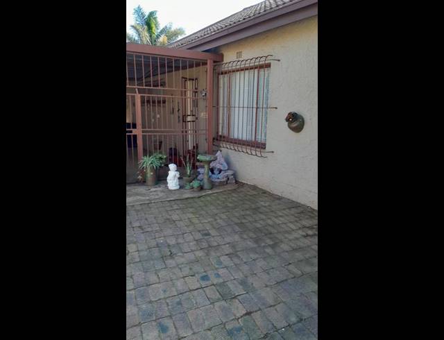 3 BEDROOM PROPERTY TO RENT IN BRENTHURST